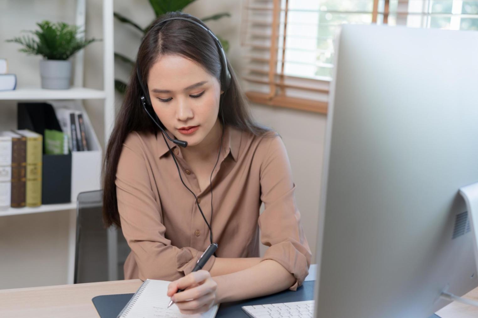 Sesión de planificación financiera con clientes de vektariloa